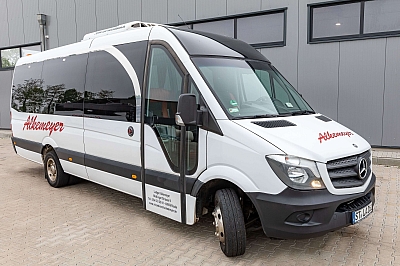 Ein 19-sitzer Bus für verschiedene Reisen